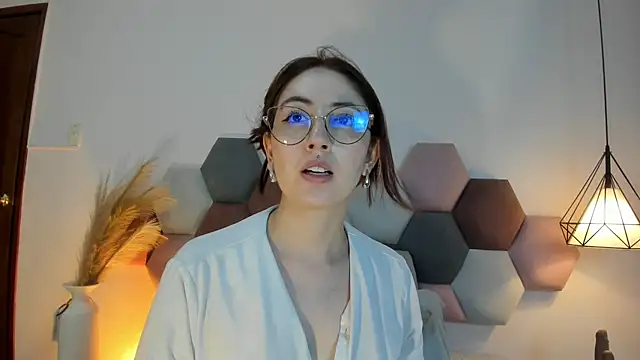 Snapshot of Emilywatsonn chatting on 10-25-25, 10:48 Emilywatsonn online show from 10-25-25, 10:48