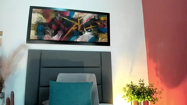 Snapshot of Emilywatsonn chatting on 10-31-25, 12:22 Emilywatsonn online show from 10-31-25, 12:22