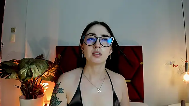 Emilywatsonn online show from 04-09-26, 11:43