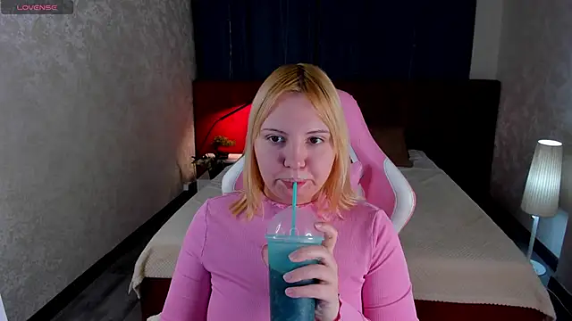 Stacy Luv online show from 11-16-25, 09:04