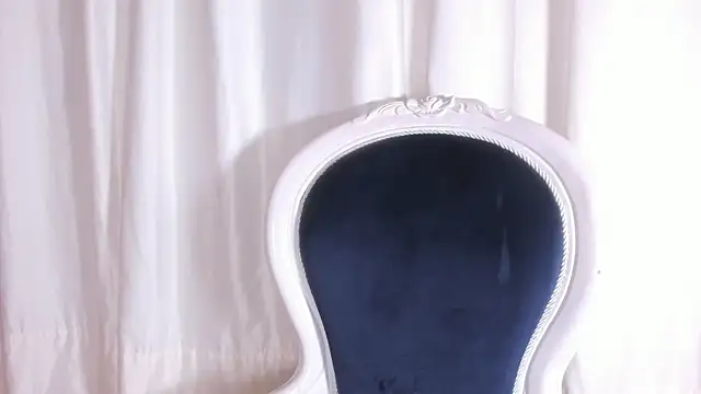 Snapshot of _Emma_Valka chatting on 12-12-24, 12:05 Emma Valka online show from 12-12-24, 12:05