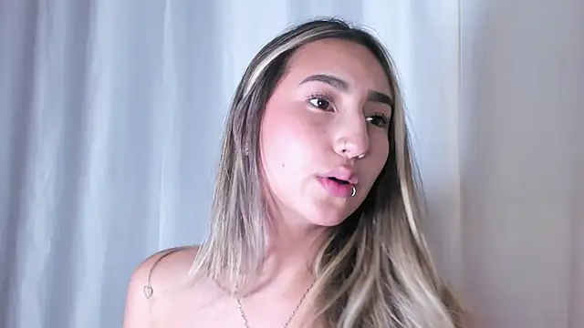 Snapshot of _Emma_Valka chatting on 12-27-24, 12:39 Emma Valka online show from 12-27-24, 12:39