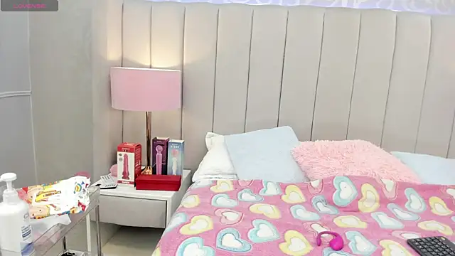 Kendaal Doshi online show from 12-19-25, 12:23