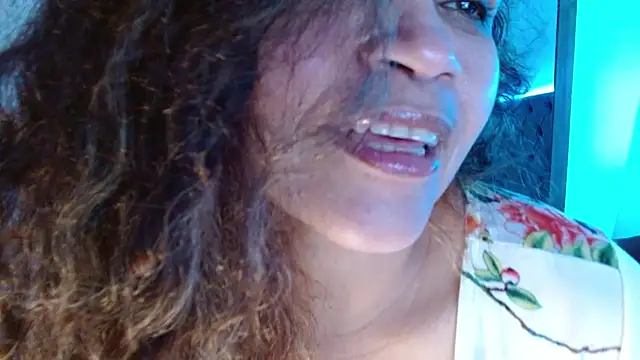 Snapshot of Alma_Sexyy chatting on 02-24-25, 05:00 Alma Sexyy online show from 02-24-25, 05:00