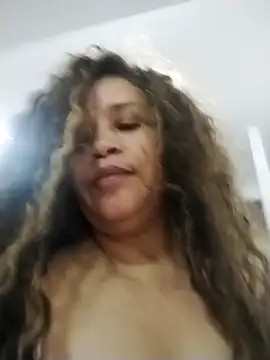 Snapshot of Alma_Sexyy chatting on 10-15-25, 09:42 Alma Sexyy online show from 10-15-25, 09:42