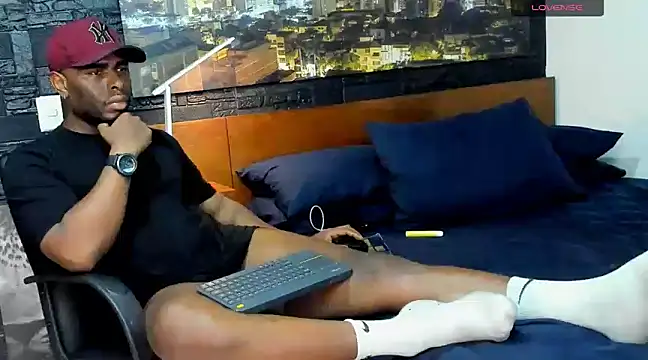 Snapshot of thomas_santtos1 chatting on 03-09-25, 12:00 thomas santtos1 online show from 03-09-25, 12:00