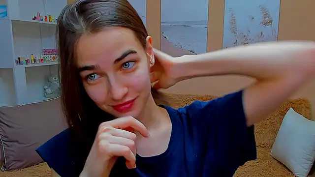 Snapshot of AstoriyaNight chatting on 02-05-25, 06:37 AstoriyaNight online show from 02-05-25, 06:37