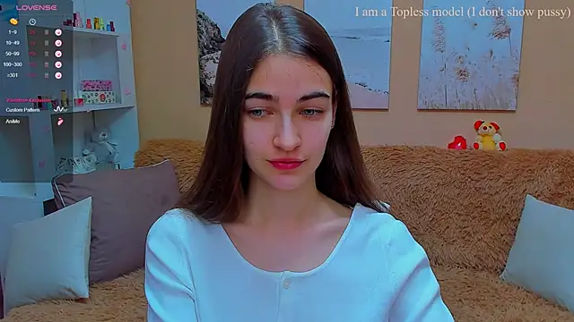 Snapshot of AstoriyaNight chatting on 02-15-25, 10:33 AstoriyaNight online show from 02-15-25, 10:33