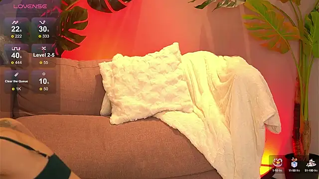 Snapshot of JuliaRichard chatting on 02-05-25, 04:27 JuliaRichard online show from 02-05-25, 04:27