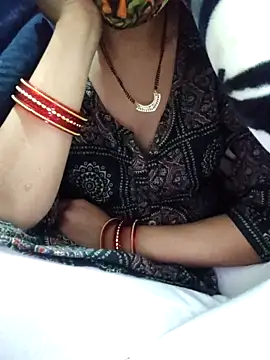 Snapshot of Aaradhya chatting on 12-17-25, 01:11 Aaradhya online show from 12-17-25, 01:11