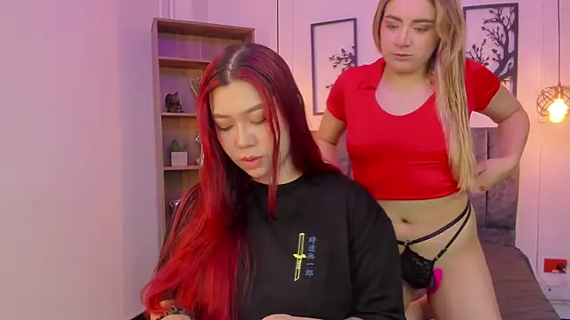 Snapshot of Andy_and_emma chatting on 12-04-24, 12:58 Andy and emma online show from 12-04-24, 12:58