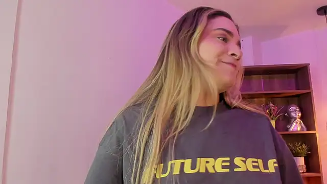 Snapshot of Andy_and_emma chatting on 12-10-24, 01:00 Andy and emma online show from 12-10-24, 01:00