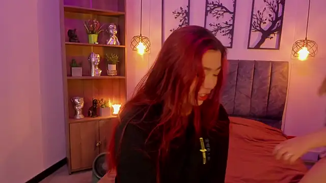 Snapshot of Andy_and_emma chatting on 12-11-24, 12:55 Andy and emma online show from 12-11-24, 12:55