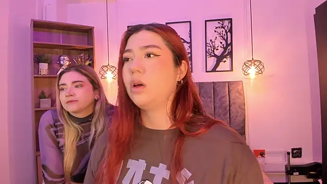 Snapshot of Andy_and_emma chatting on 12-28-24, 12:45 Andy and emma online show from 12-28-24, 12:45