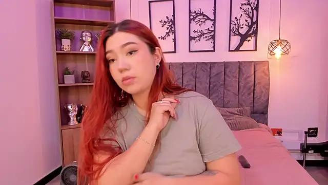 Snapshot of Andy_and_emma chatting on 12-30-24, 12:52 Andy and emma online show from 12-30-24, 12:52