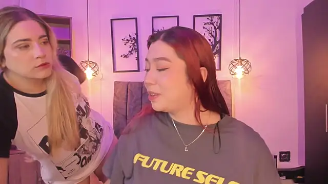 Snapshot of Andy_and_emma chatting on 01-03-25, 12:41 Andy and emma online show from 01-03-25, 12:41