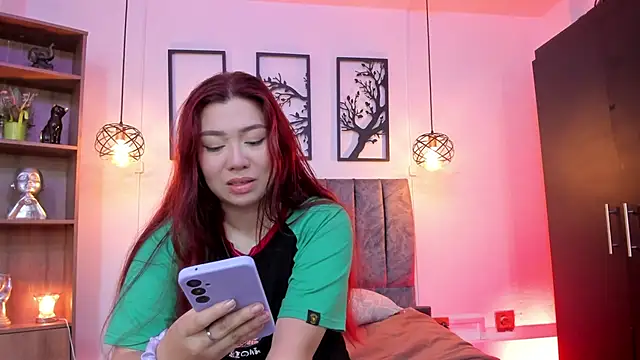 Snapshot of Andy_and_emma chatting on 01-21-25, 02:37 Andy and emma online show from 01-21-25, 02:37