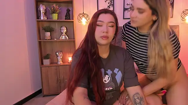 Snapshot of Andy_and_emma chatting on 01-27-25, 12:48 Andy and emma online show from 01-27-25, 12:48