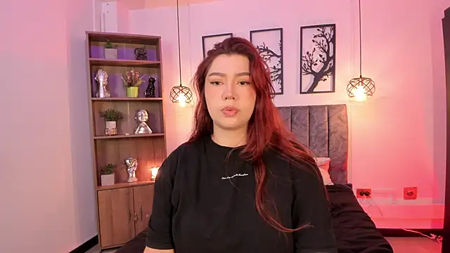 Snapshot of Andy_and_emma chatting on 01-31-25, 12:40 Andy and emma online show from 01-31-25, 12:40