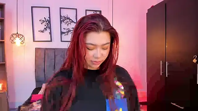 Snapshot of Andy_and_emma chatting on 02-01-25, 12:47 Andy and emma online show from 02-01-25, 12:47