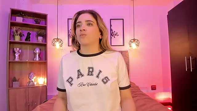 Snapshot of Andy_and_emma chatting on 03-14-25, 03:47 Andy and emma online show from 03-14-25, 03:47