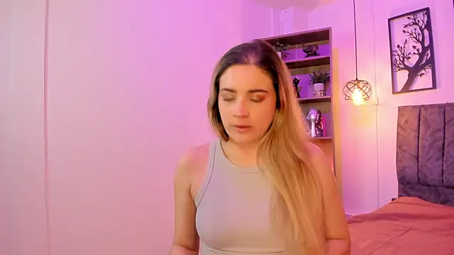 Snapshot of Andy_and_emma chatting on 03-16-25, 12:33 Andy and emma online show from 03-16-25, 12:33