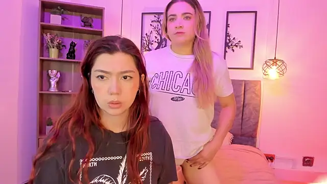 Snapshot of Andy_and_emma chatting on 03-17-25, 01:08 Andy and emma online show from 03-17-25, 01:08