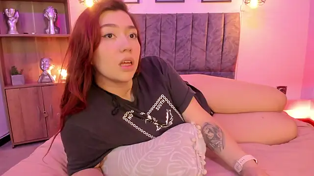 Snapshot of Andy_and_emma chatting on 03-17-25, 04:11 Andy and emma online show from 03-17-25, 04:11