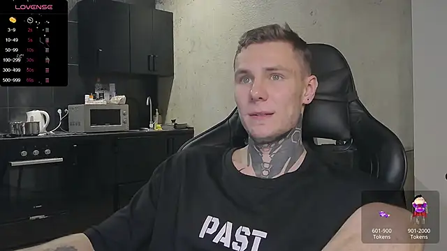 Snapshot of Lechery_boy chatting on 12-20-24, 01:11 Lechery boy online show from 12-20-24, 01:11