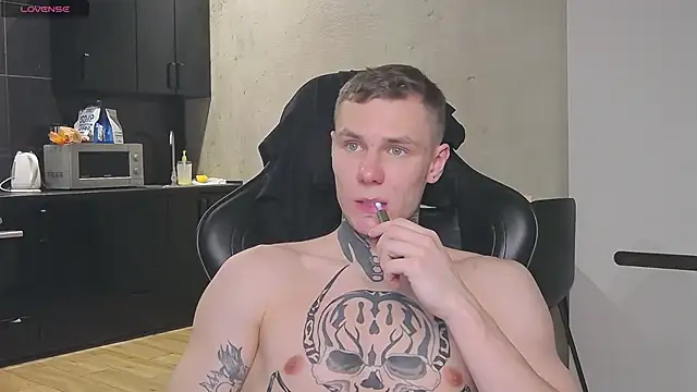 Snapshot of Lechery_boy chatting on 01-18-25, 06:32 Lechery boy online show from 01-18-25, 06:32