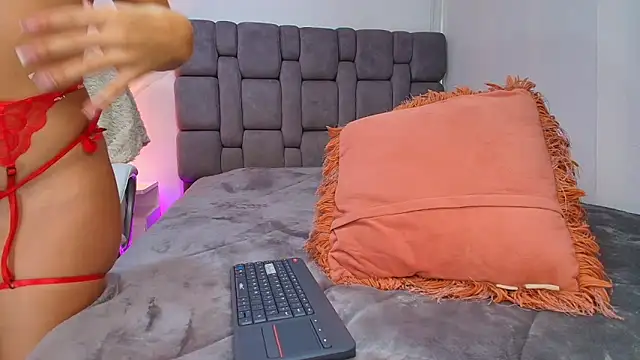 Snapshot of MariianaGomez chatting on 01-04-25, 02:04 MariianaGomez online show from 01-04-25, 02:04