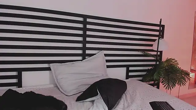 stefanny ruiz  online show from 12-17-24, 06:42