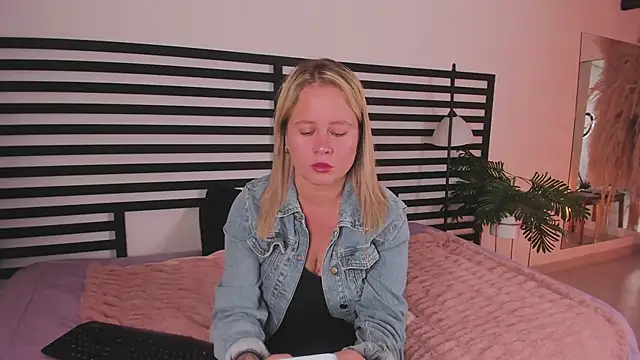 stefanny ruiz  online show from 01-18-25, 12:36