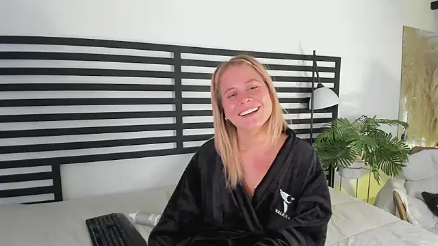 stefanny ruiz  online show from 02-12-25, 04:00