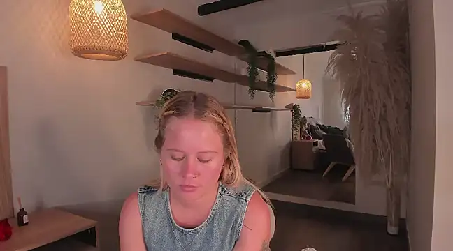 stefanny ruiz  online show from 03-15-25, 03:27