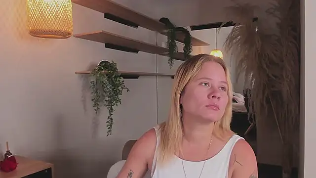 stefanny ruiz  online show from 03-19-25, 12:34