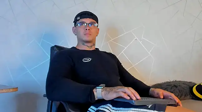 Snapshot of NoahhBrown chatting on 01-10-25, 03:29 NoahhBrown online show from 01-10-25, 03:29