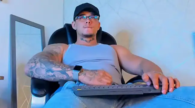 Snapshot of NoahhBrown chatting on 02-20-25, 06:39 NoahhBrown online show from 02-20-25, 06:39