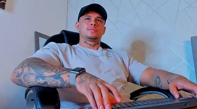 Snapshot of NoahhBrown chatting on 02-28-25, 06:54 NoahhBrown online show from 02-28-25, 06:54