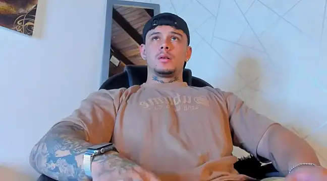 Snapshot of NoahhBrown chatting on 03-08-25, 03:17 NoahhBrown online show from 03-08-25, 03:17