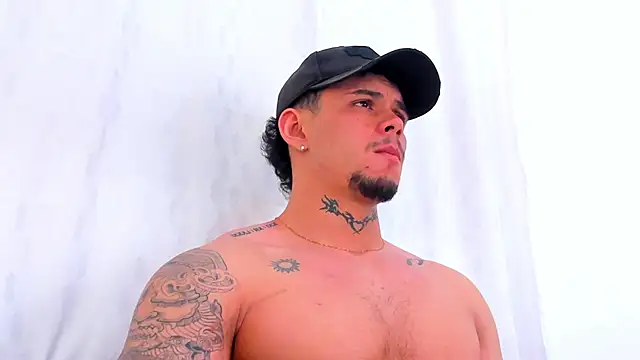 Snapshot of NoahhBrown chatting on 10-11-25, 06:01 NoahhBrown online show from 10-11-25, 06:01