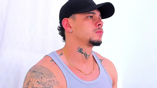 Snapshot of NoahhBrown chatting on 10-29-25, 03:42 NoahhBrown online show from 10-29-25, 03:42