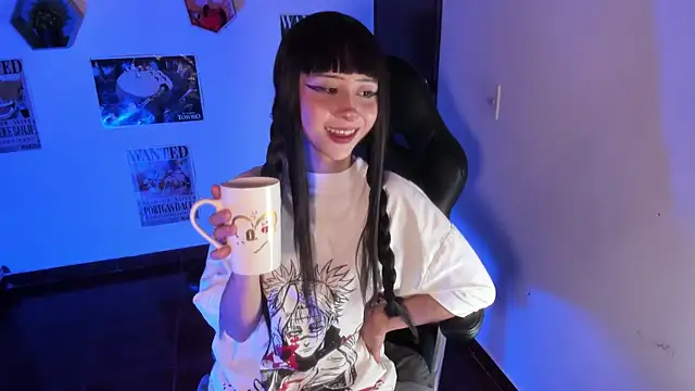 Snapshot of MonxxsLove chatting on 05-11-26, 04:18 MonxxsLove online show from 05-11-26, 04:18
