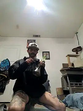 Snapshot of LongDickZee562 chatting on 11-22-25, 09:08 LongDickZee562 online show from 11-22-25, 09:08