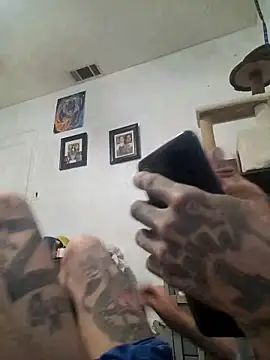 Snapshot of LongDickZee562 chatting on 11-26-25, 10:00 LongDickZee562 online show from 11-26-25, 10:00