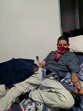 Snapshot of LongDickZee562 chatting on 11-28-25, 03:53 LongDickZee562 online show from 11-28-25, 03:53