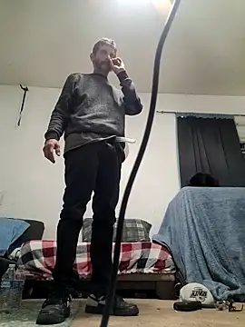 Snapshot of LongDickZee562 chatting on 12-19-25, 09:05 LongDickZee562 online show from 12-19-25, 09:05