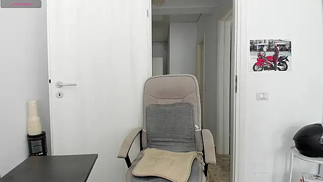 Snapshot of ZackFraser chatting on 07-01-26, 06:48 ZackFraser online show from 07-01-26, 06:48