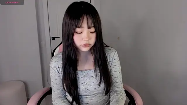 hee young11 online show from 09-18-25, 01:24