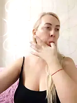 Snapshot of HotJanet chatting on 01-12-25, 07:31 HotJanet online show from 01-12-25, 07:31